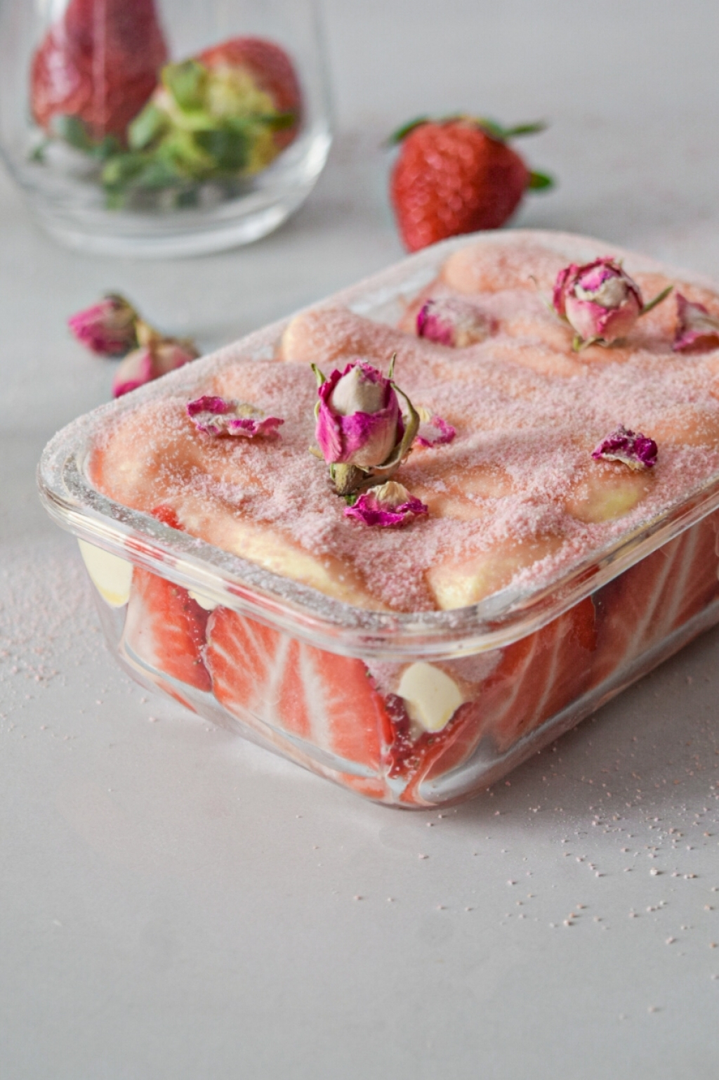 tiramisu-fraises-aux-biscuits-rose-de-reims-et-a-la-rose – Biscuits Fossier