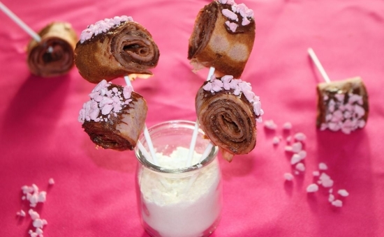 Crêpes sucettes (poudre de Biscuits Roses - chocolat – meringues)
