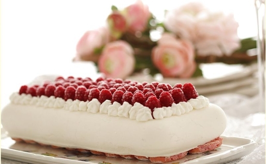 Entremets Frutti Rossi – yaourt blanc framboises et Biscuits Roses