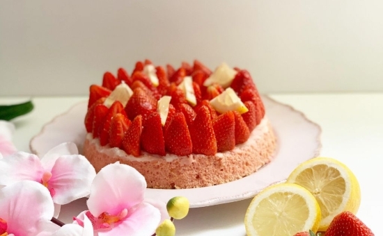 Gâteau aux fraises et Biscuits Roses