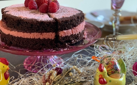 Gâteau chocolat framboise et Biscuits Roses Fossier pour les fêtes de Pâques