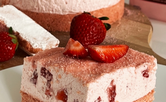 Gâteau aux fraises et aux Biscuits Roses de Reims